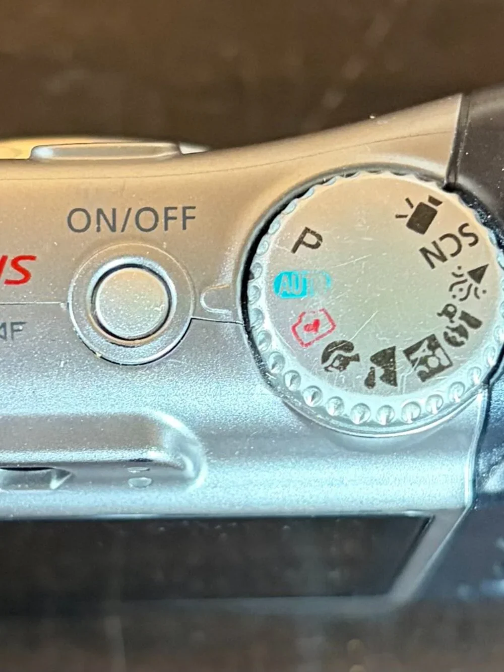 Canon PowerShot A1000 IS 10MP 4x Zoom Digital Camera w/ Box & Manual Tested